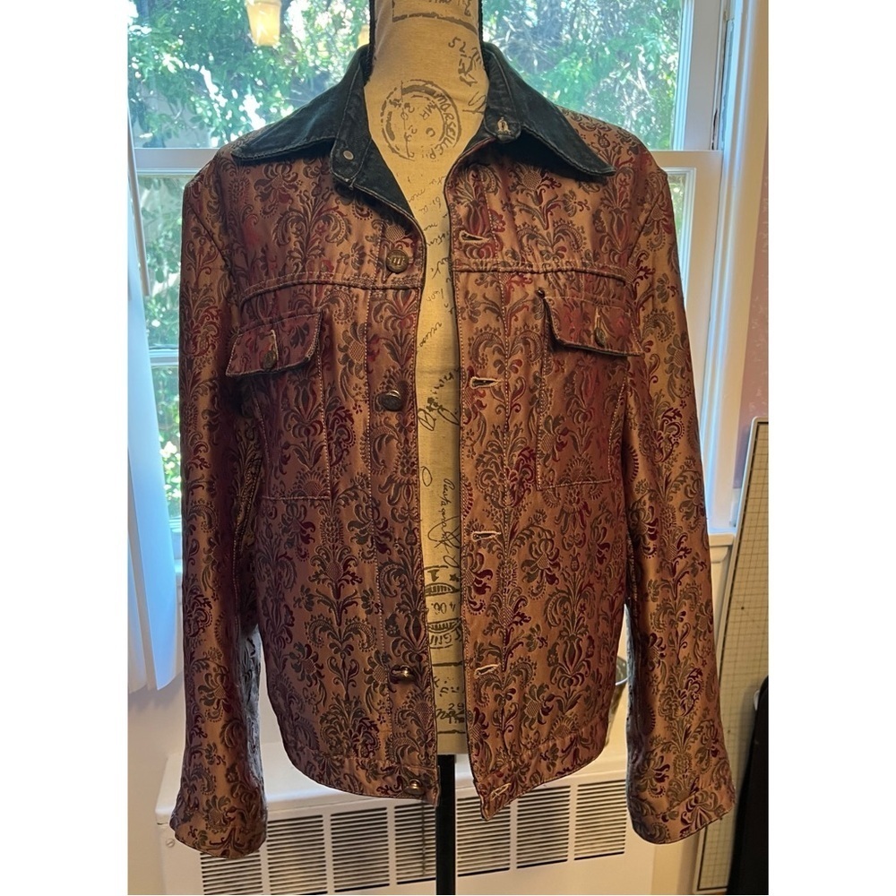 SZ M Men’s, Gold, Burgundy & Blue Lightweight Denim Jacket with Textured Fabric.